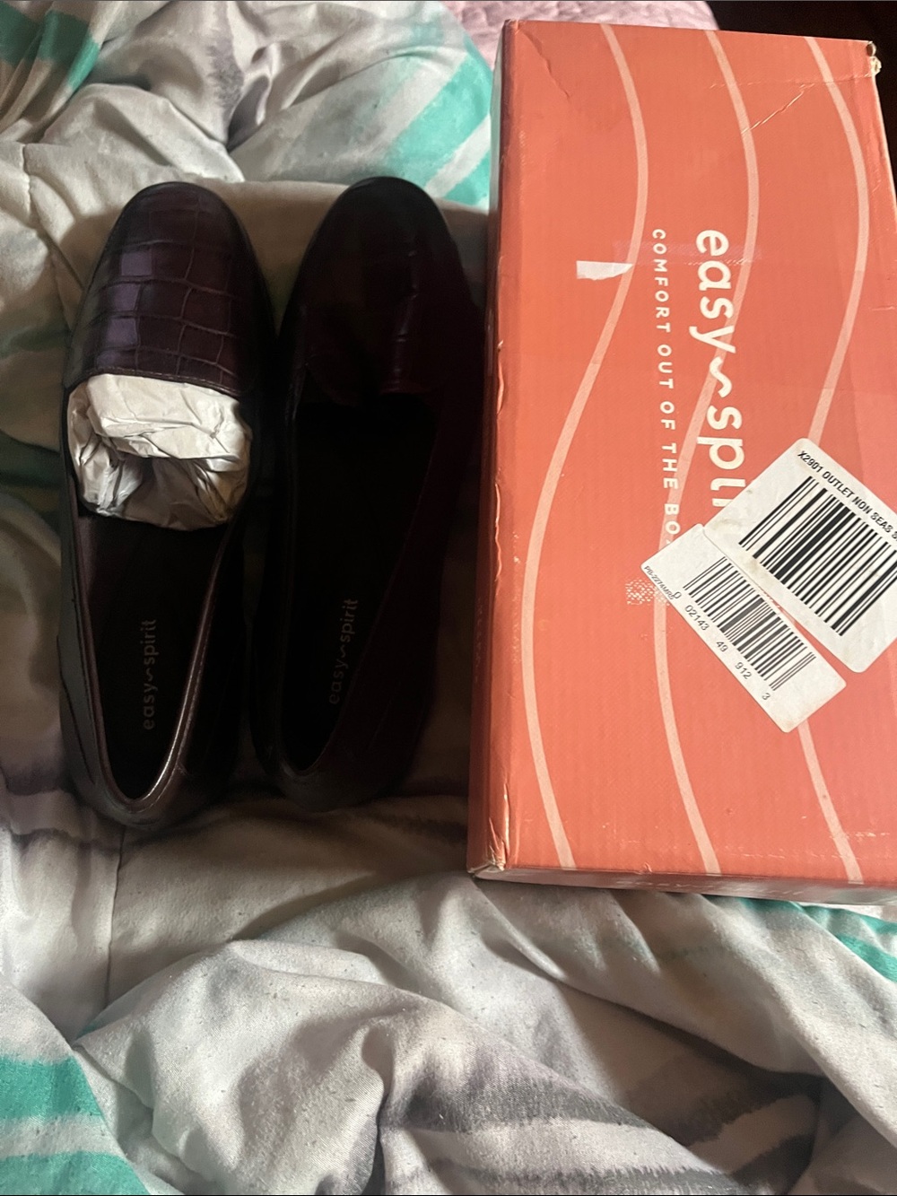 Easy Spirit woman’s brown Croc-Textured Slip-On Loafers